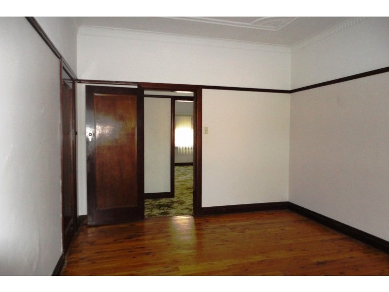 8 Campbell Street, Young NSW 2594