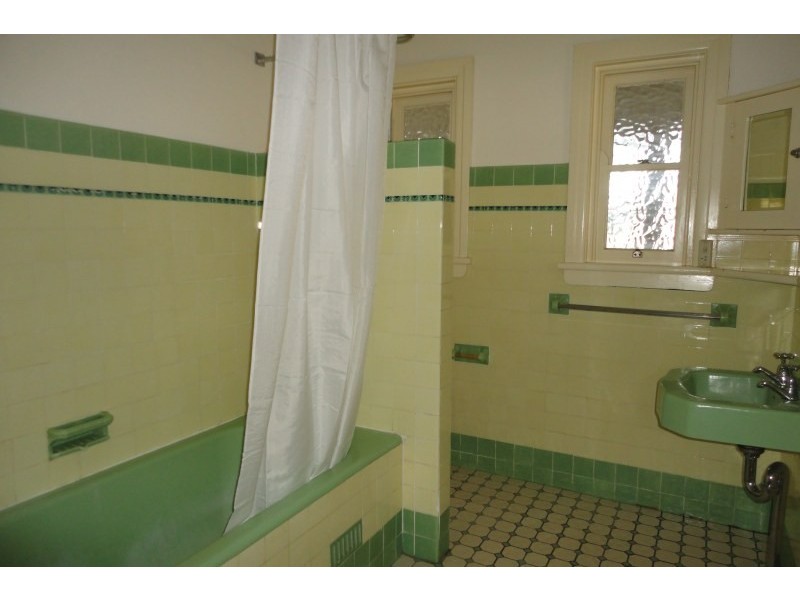 8 Campbell Street, Young NSW 2594