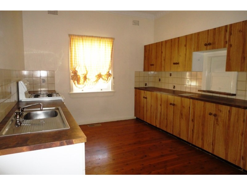 8 Campbell Street, Young NSW 2594