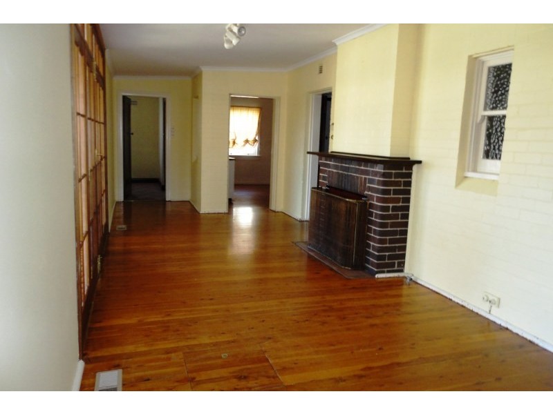 8 Campbell Street, Young NSW 2594