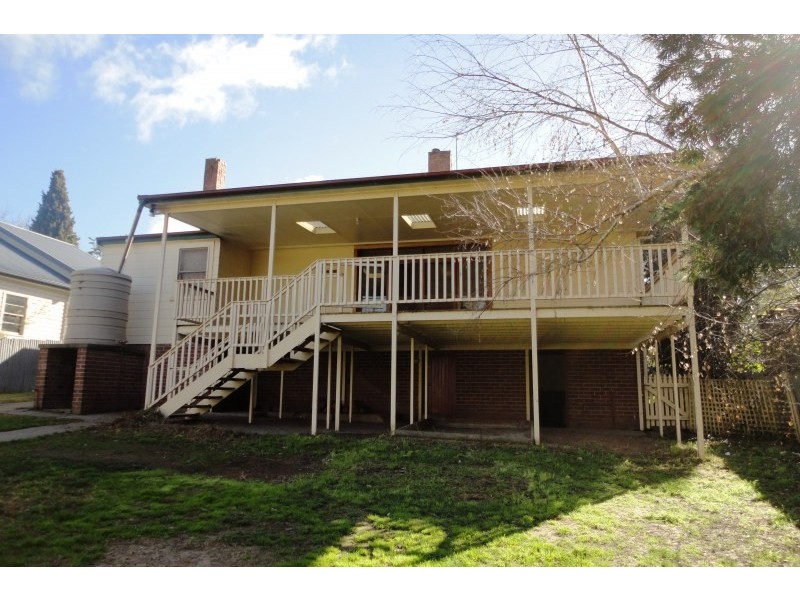 8 Campbell Street, Young NSW 2594