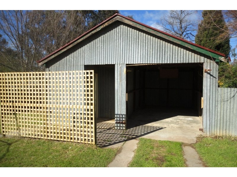 8 Campbell Street, Young NSW 2594