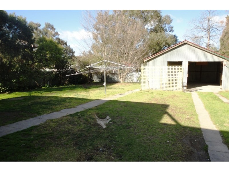 8 Campbell Street, Young NSW 2594