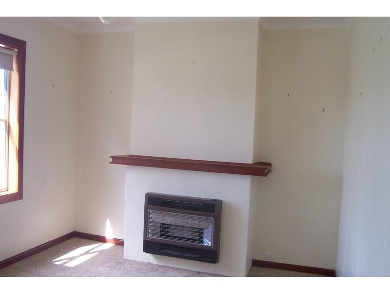 38 Currawong Street, Young NSW 2594