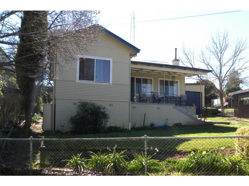 23 Whiteman Avenue, Young NSW 2594