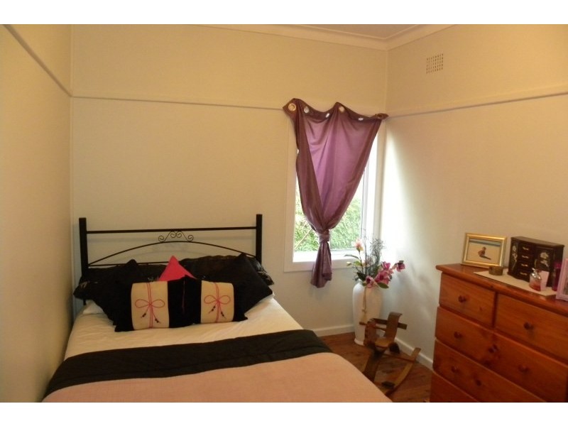 23 Whiteman Avenue, Young NSW 2594