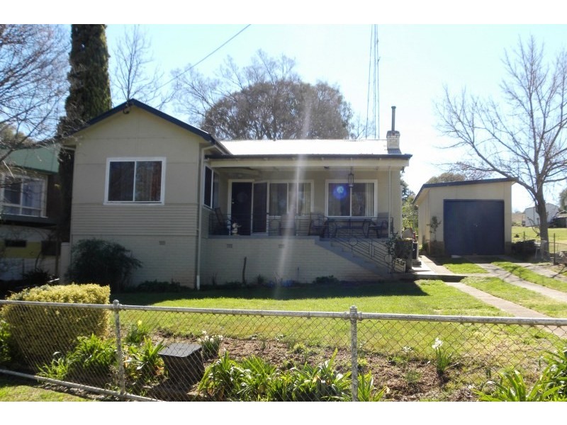 23 Whiteman Avenue, Young NSW 2594