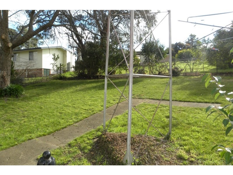 23 Whiteman Avenue, Young NSW 2594