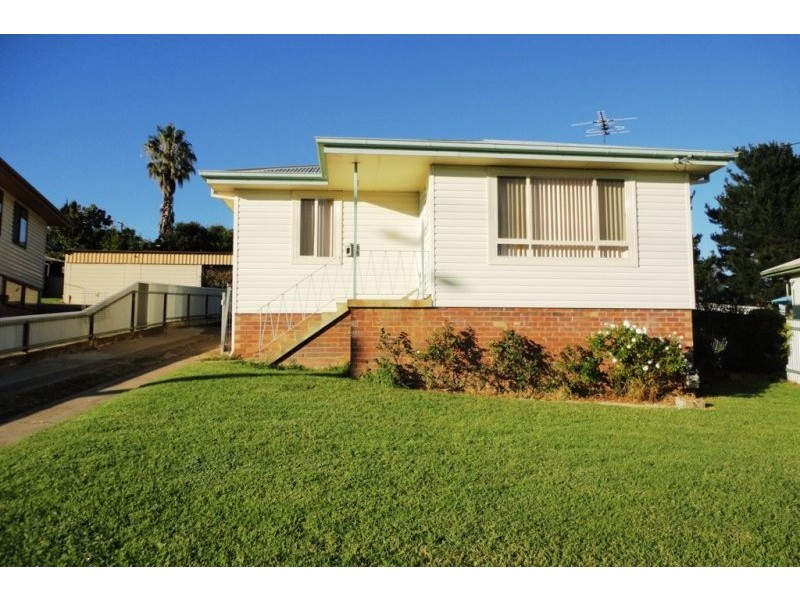 108 Berthong Street, Young NSW 2594