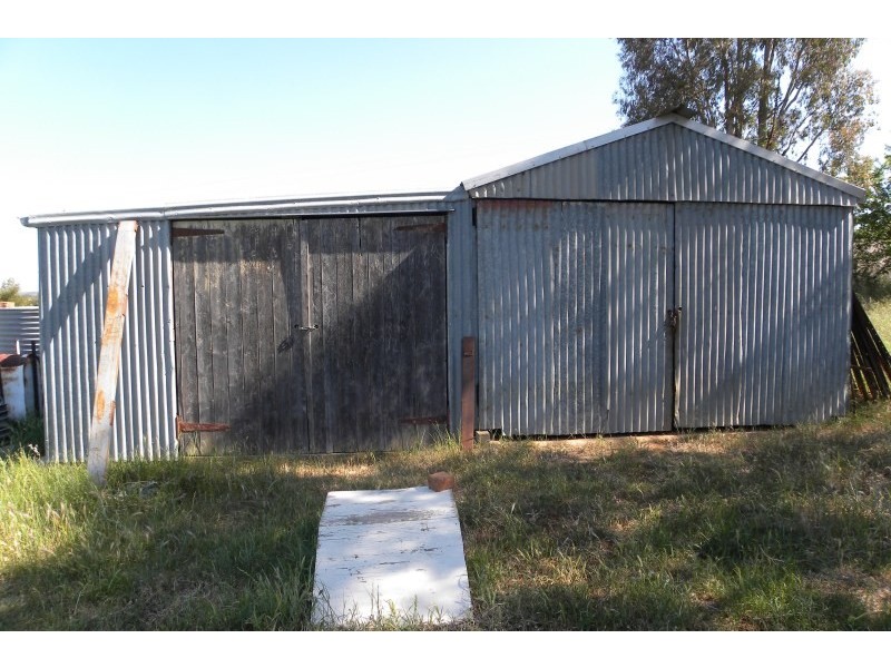 24 Heeleys Lane, Young NSW 2594