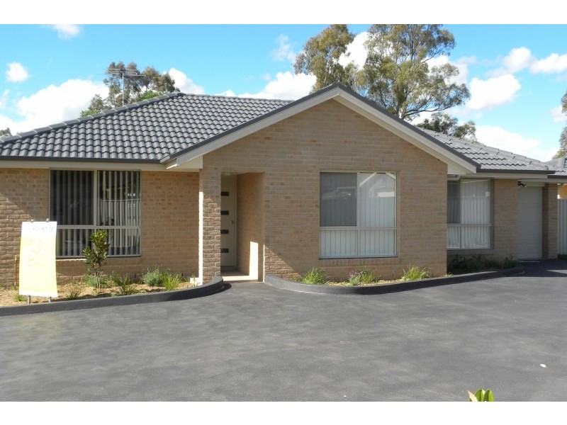 B/24 Binalong Street, Young NSW 2594