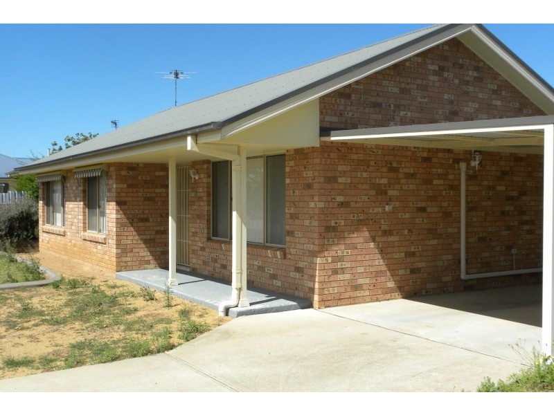 3 Petticoat Lane, Young NSW 2594