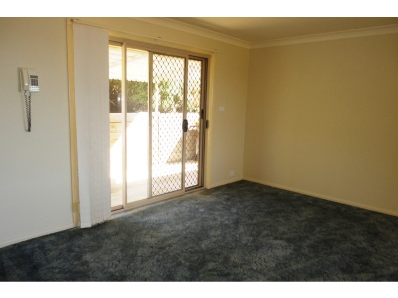 3 Petticoat Lane, Young NSW 2594