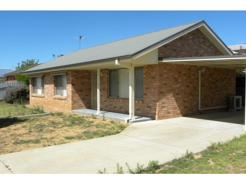 3 Petticoat Lane, Young NSW 2594