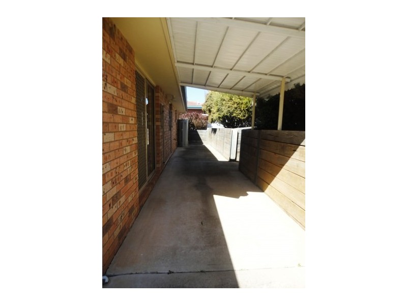 3 Petticoat Lane, Young NSW 2594