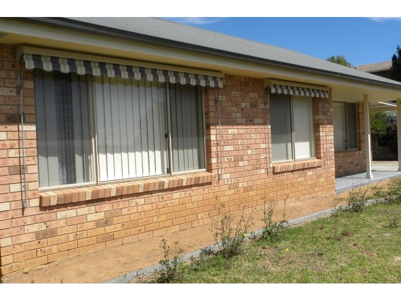 3 Petticoat Lane, Young NSW 2594