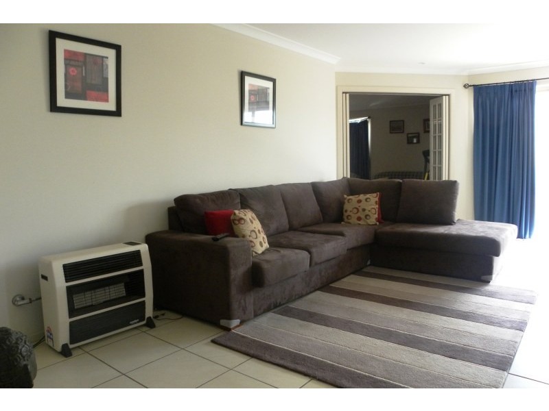 14 Settlers Place, Young NSW 2594