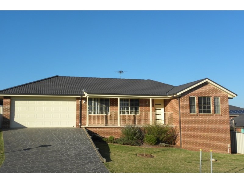 3 Henry Place, Young NSW 2594