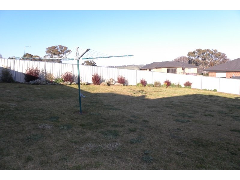 3 Henry Place, Young NSW 2594