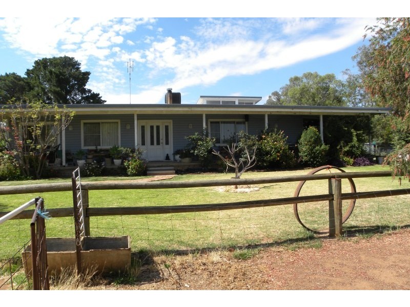 275 Henry Lawson Way, Young NSW 2594