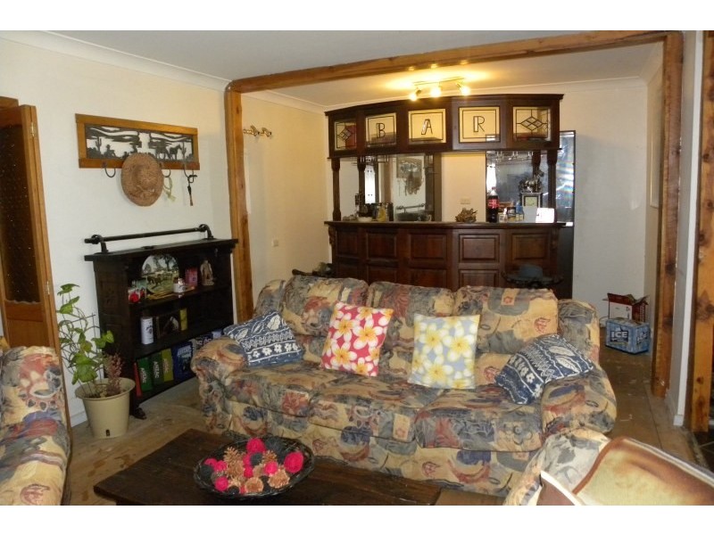 275 Henry Lawson Way, Young NSW 2594