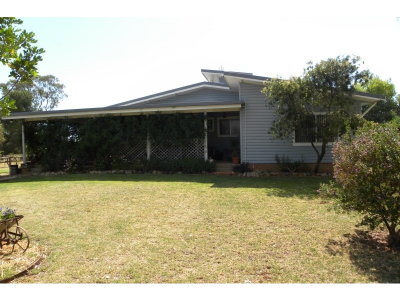 275 Henry Lawson Way, Young NSW 2594