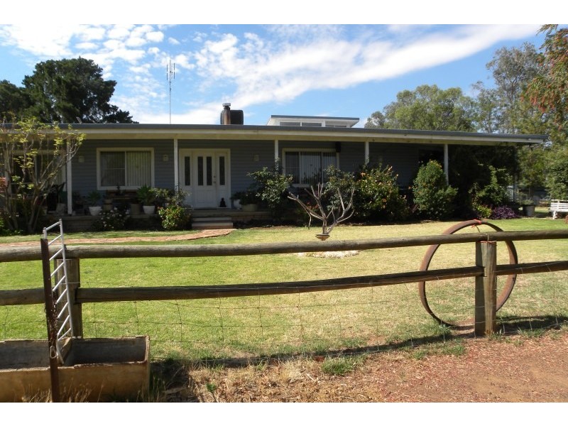 275 Henry Lawson Way, Young NSW 2594