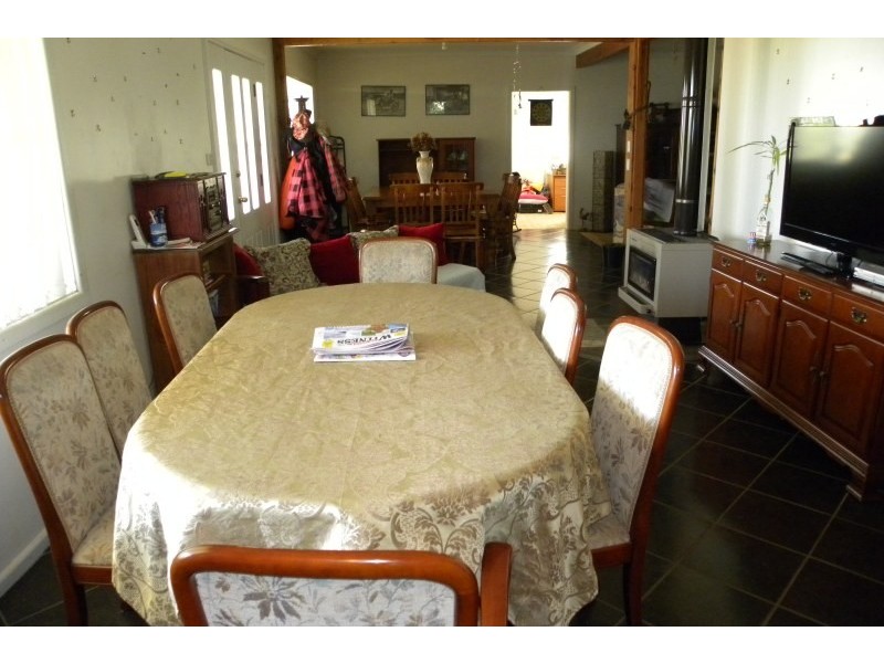 275 Henry Lawson Way, Young NSW 2594