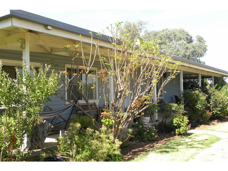 275 Henry Lawson Way, Young NSW 2594