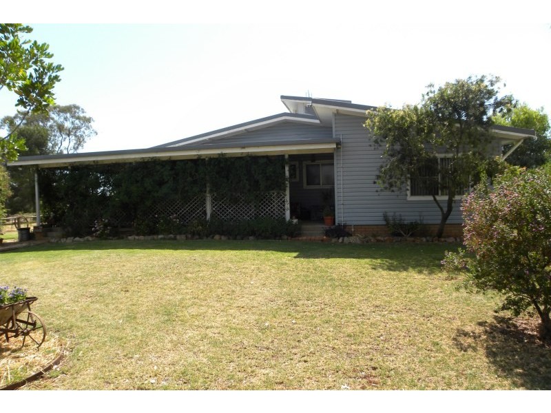 275 Henry Lawson Way, Young NSW 2594