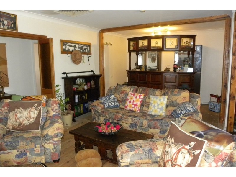 275 Henry Lawson Way, Young NSW 2594