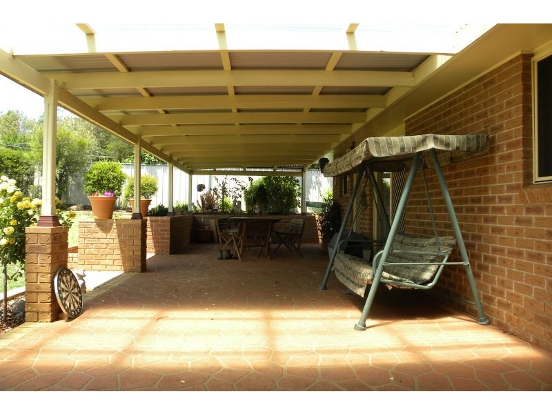 22 Tadross Avenue, Young NSW 2594