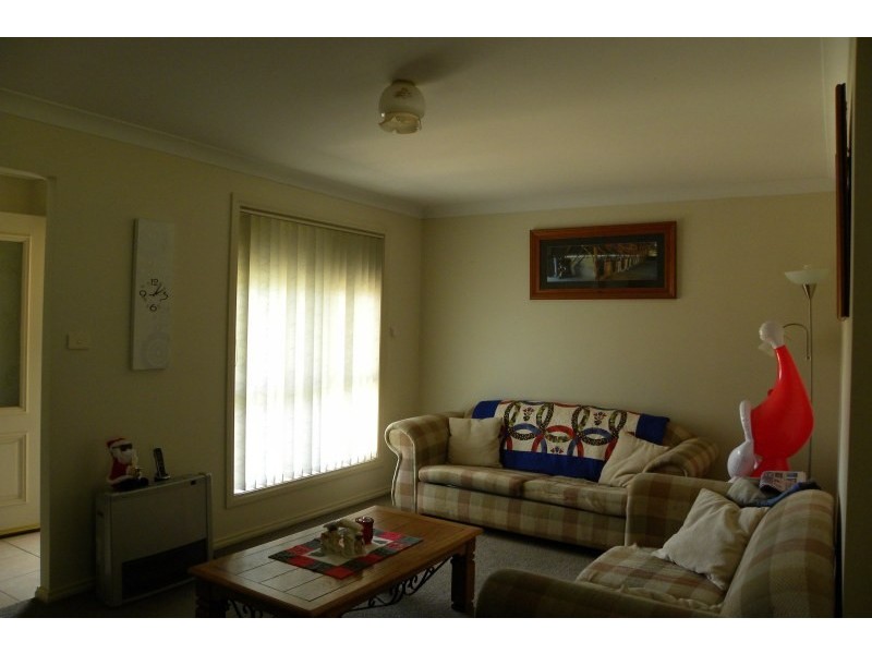 22 Tadross Avenue, Young NSW 2594