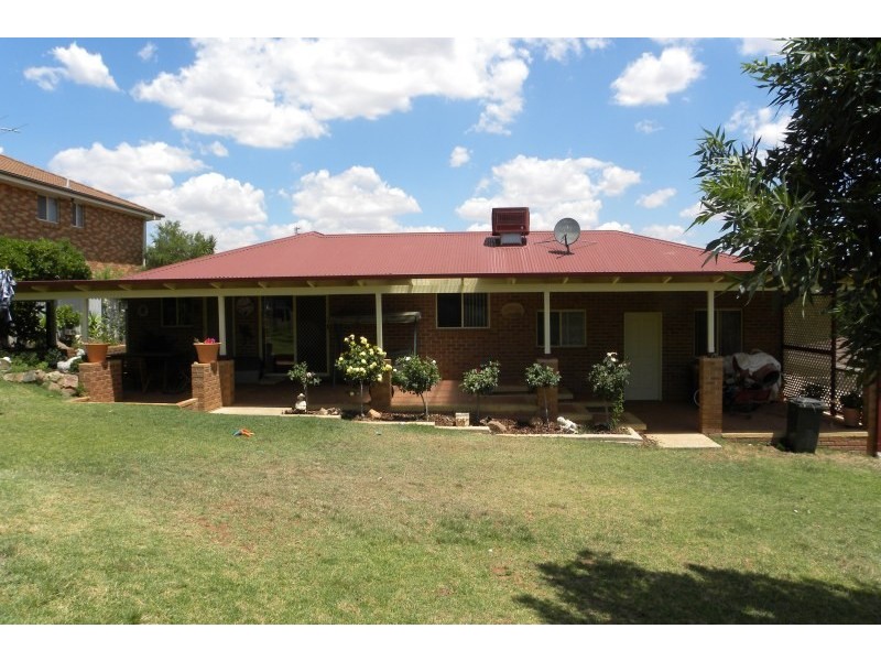 22 Tadross Avenue, Young NSW 2594
