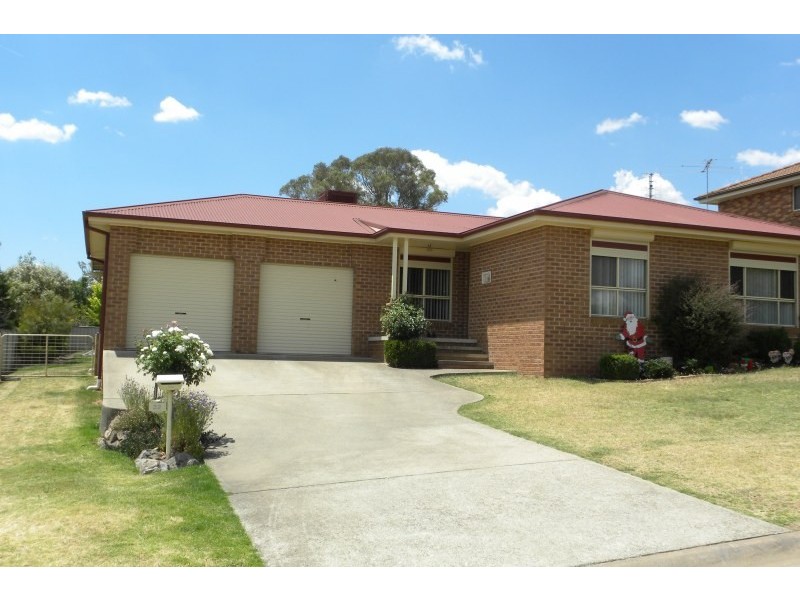 22 Tadross Avenue, Young NSW 2594