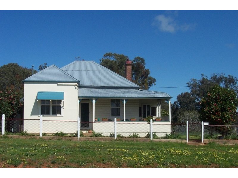 64 Willawong Street, Young NSW 2594