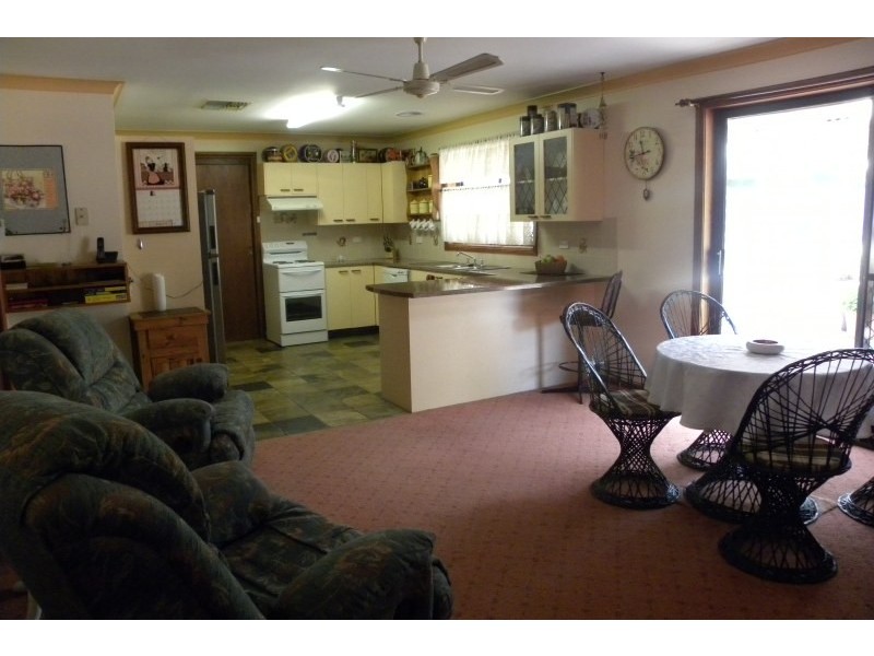 209 Nasmyth Street, Young NSW 2594