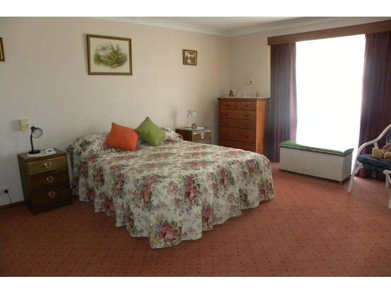 209 Nasmyth Street, Young NSW 2594