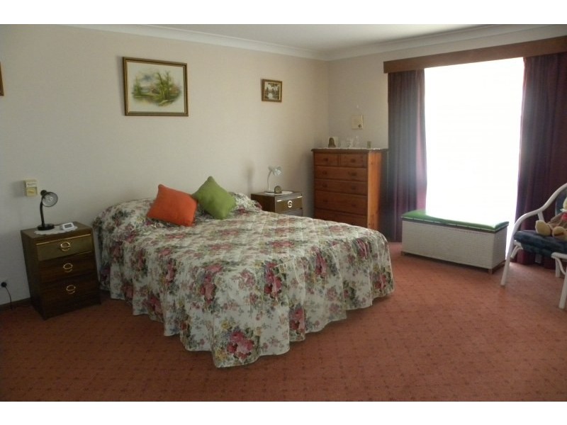 209 Nasmyth Street, Young NSW 2594