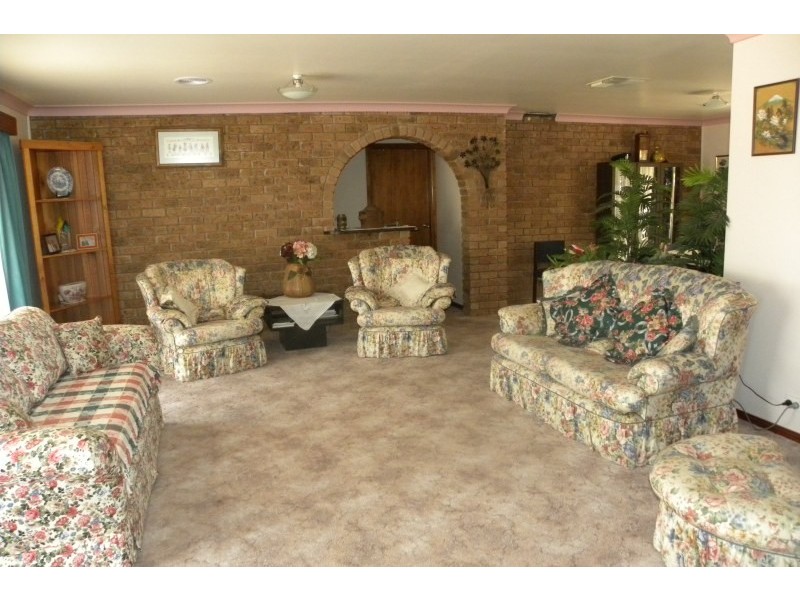 209 Nasmyth Street, Young NSW 2594