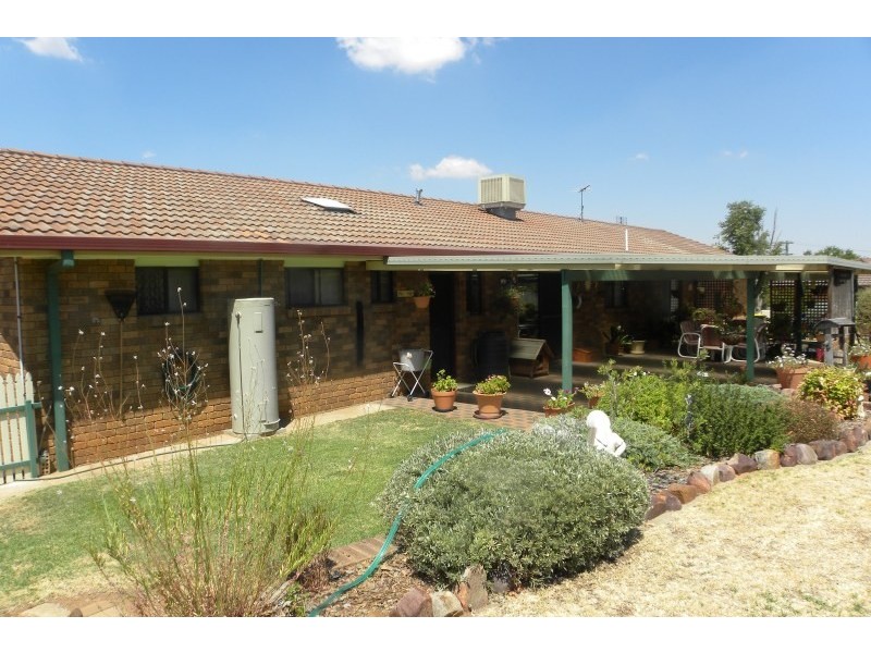 209 Nasmyth Street, Young NSW 2594
