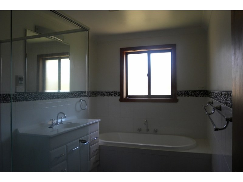 1 Hardy Avenue, Young NSW 2594