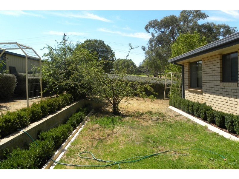 1 Hardy Avenue, Young NSW 2594