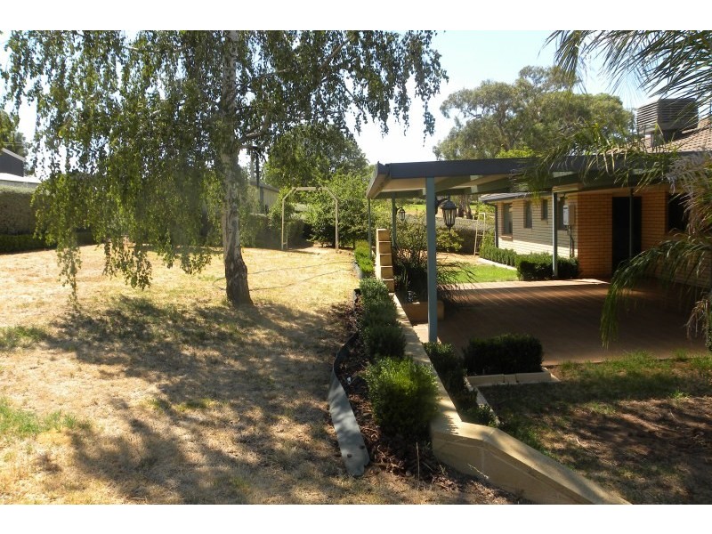 1 Hardy Avenue, Young NSW 2594