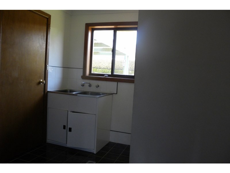 1 Hardy Avenue, Young NSW 2594