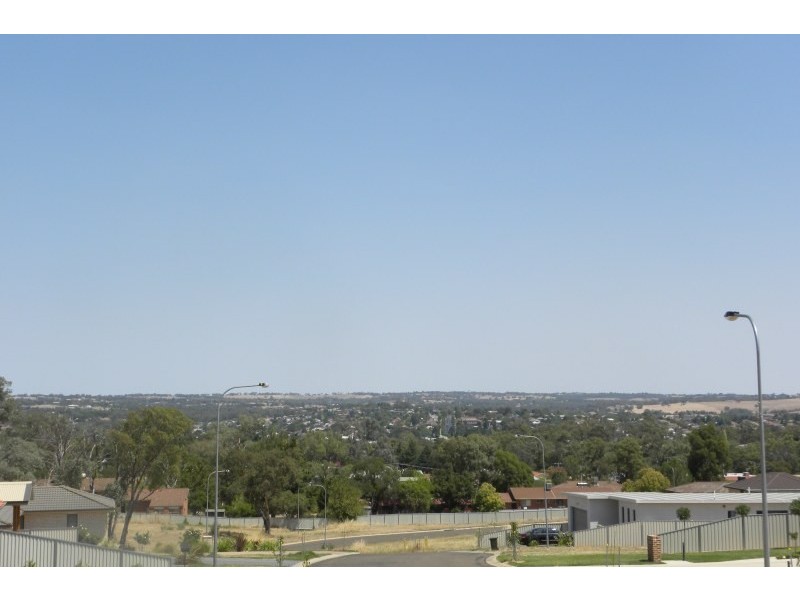 14 Giugni Place, Young NSW 2594