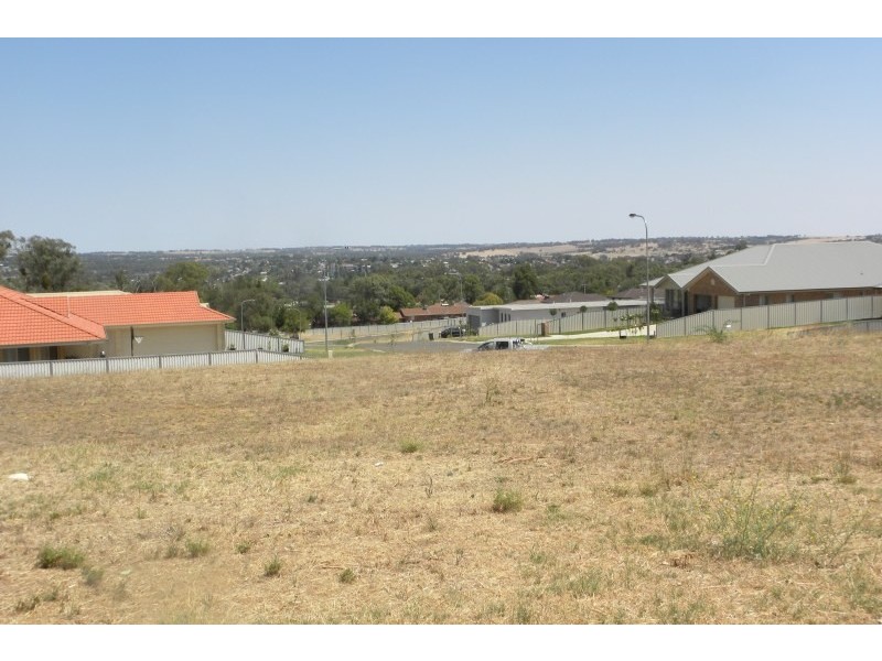 14 Giugni Place, Young NSW 2594