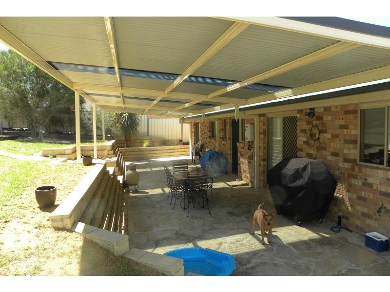 11 Petticoat Lane, Young NSW 2594