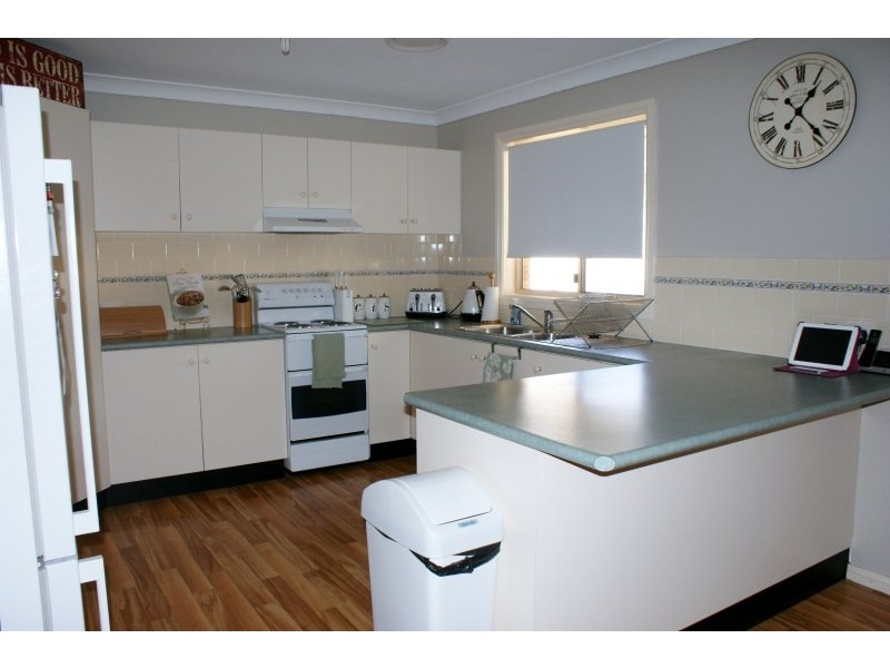 11 Petticoat Lane, Young NSW 2594