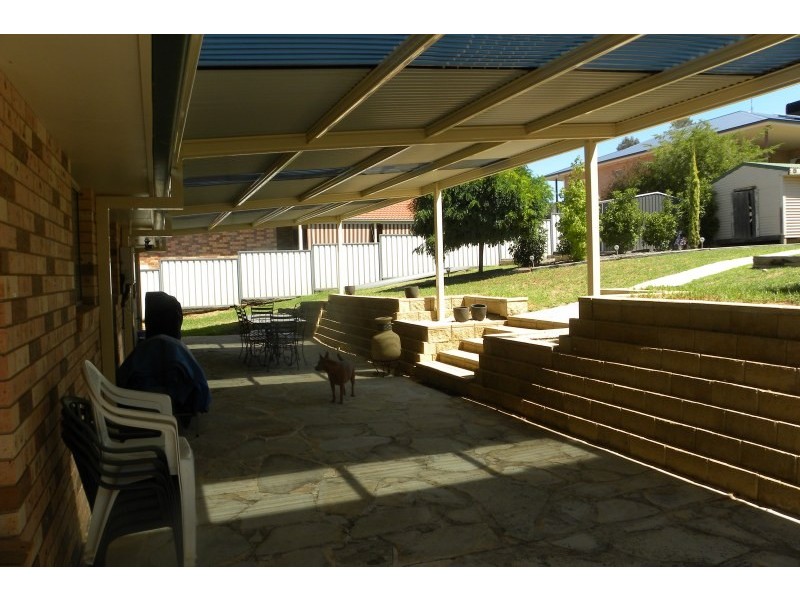 11 Petticoat Lane, Young NSW 2594